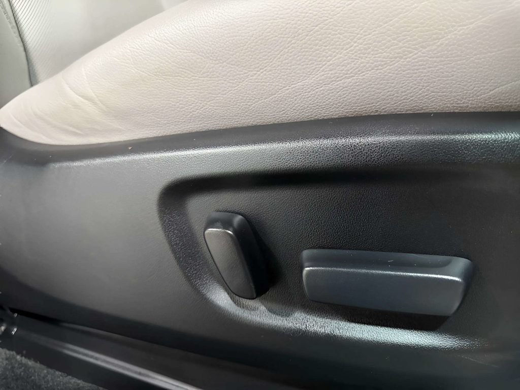 Used 2017 Toyota Sienna Limited AWD/4WD image 13