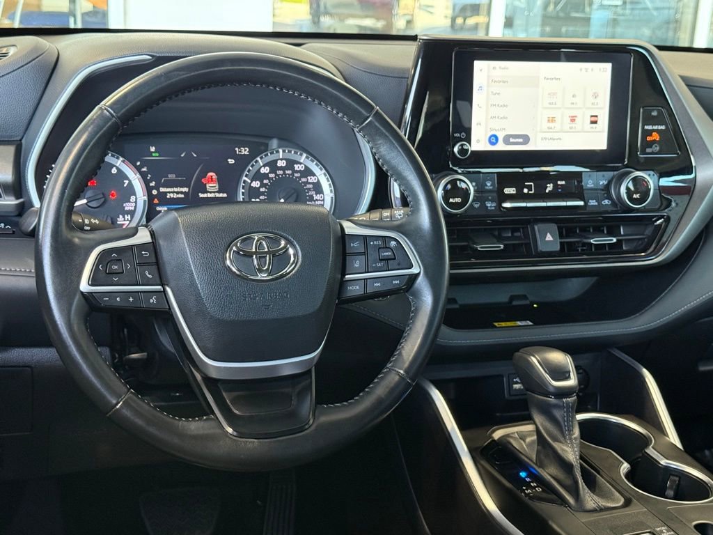Certified 2023 Toyota Highlander XLE image 32