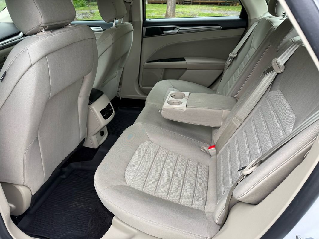 Used 2020 Ford Fusion SE FWD image 31