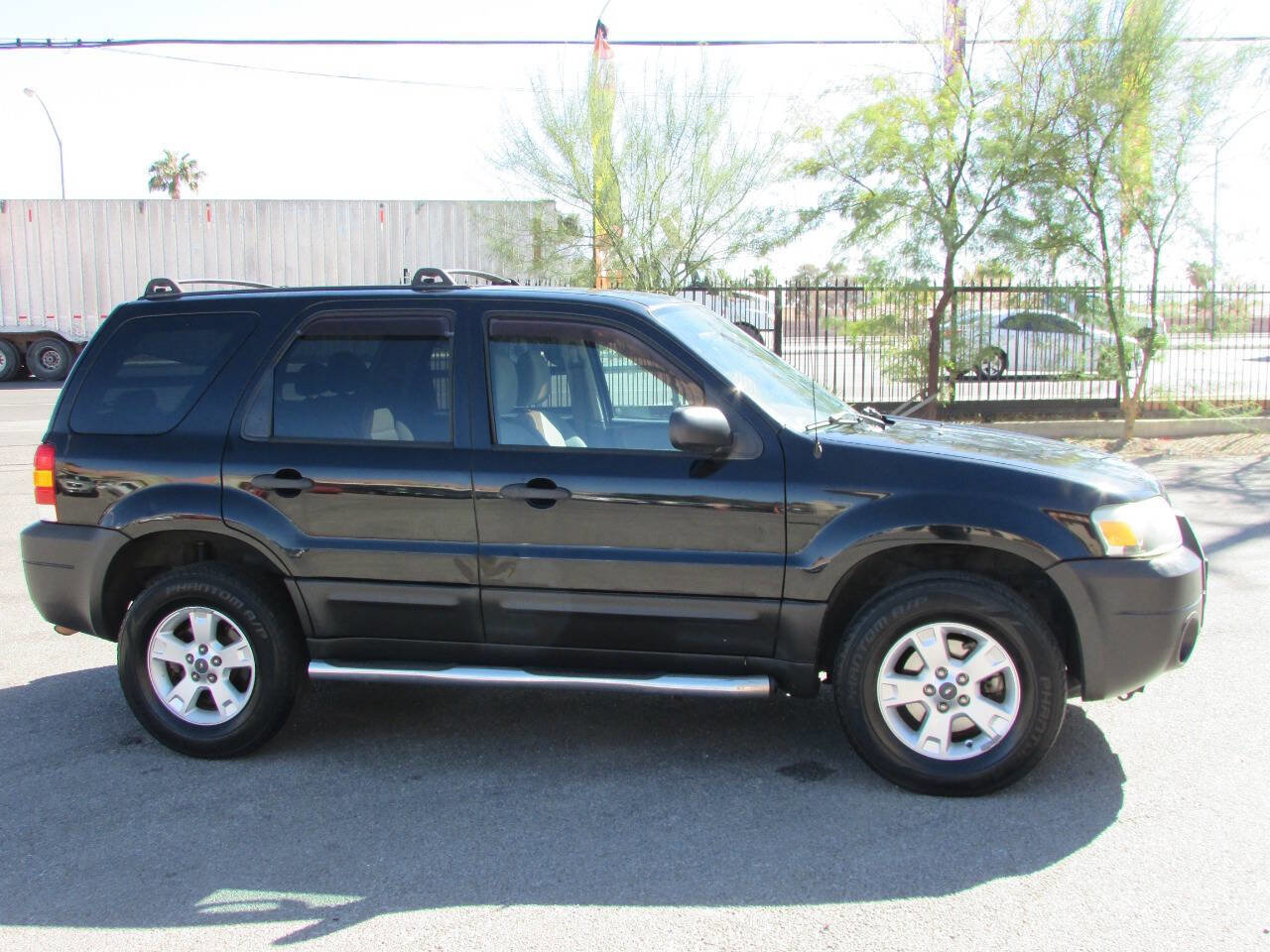 Used 2006 Ford Escape XLT image 2