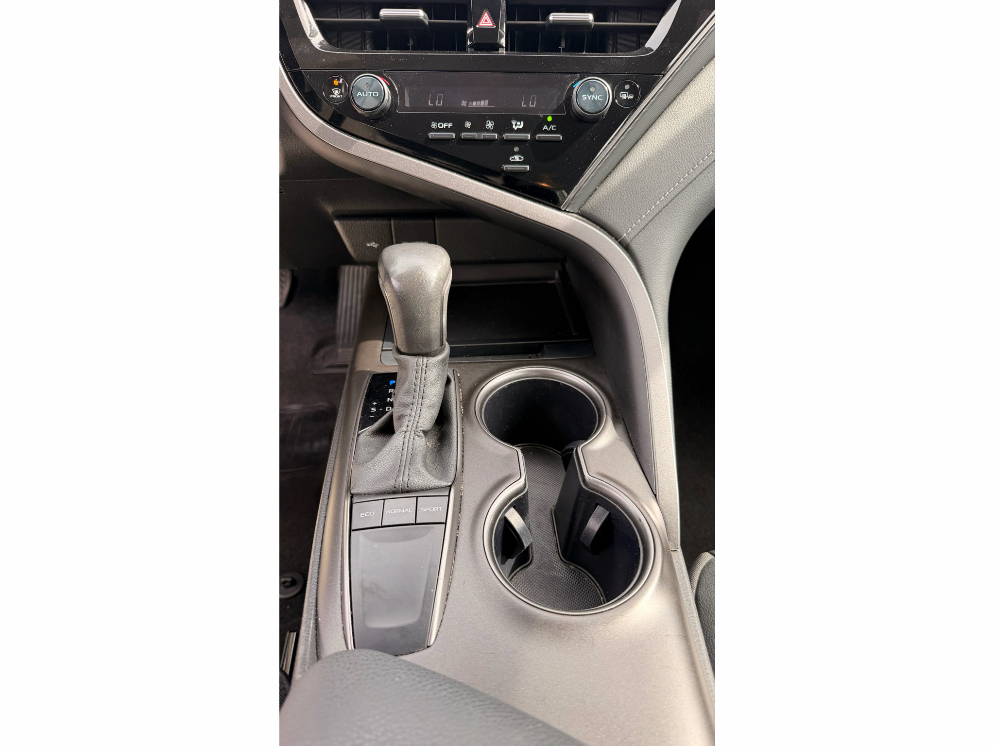 Used 2024 Toyota Camry SE FWD image 11
