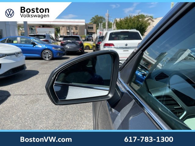 Used 2025 Volkswagen Taos SEL image 8