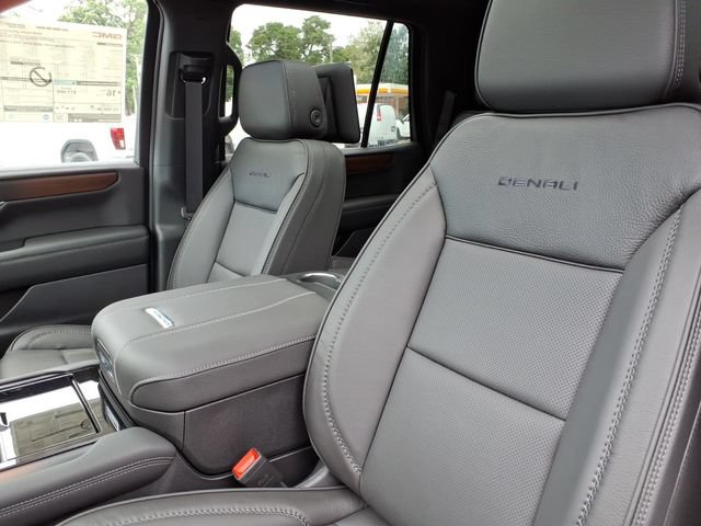 New 2026 GMC Yukon Denali w/ Denali Reserve Package AWD/4WD image 18