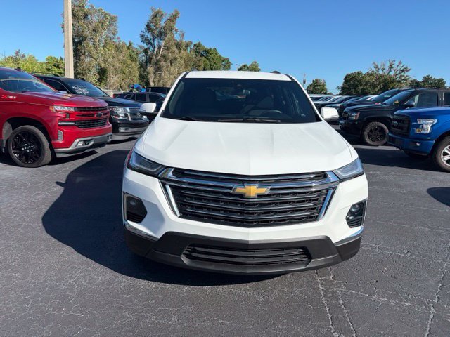 Used 2023 Chevrolet Traverse LT FWD image 2