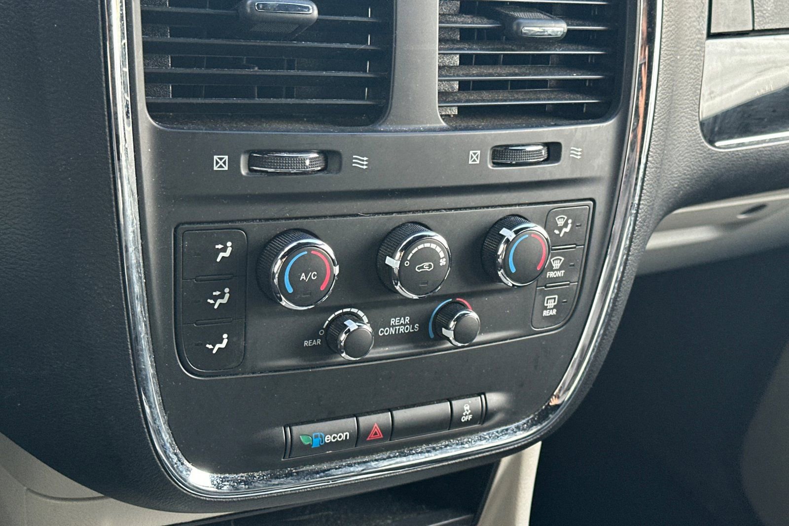 Used 2020 Dodge Grand Caravan SXT image 20