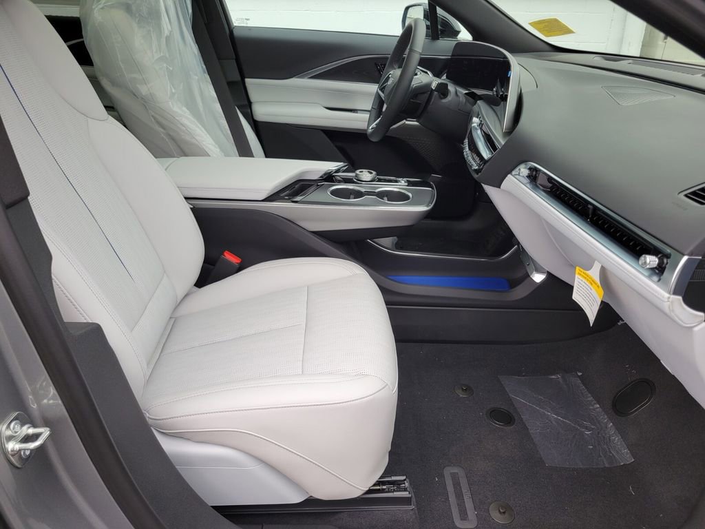 New 2025 Cadillac Lyriq Luxury w/ LPO, Floor Liner Package image 11