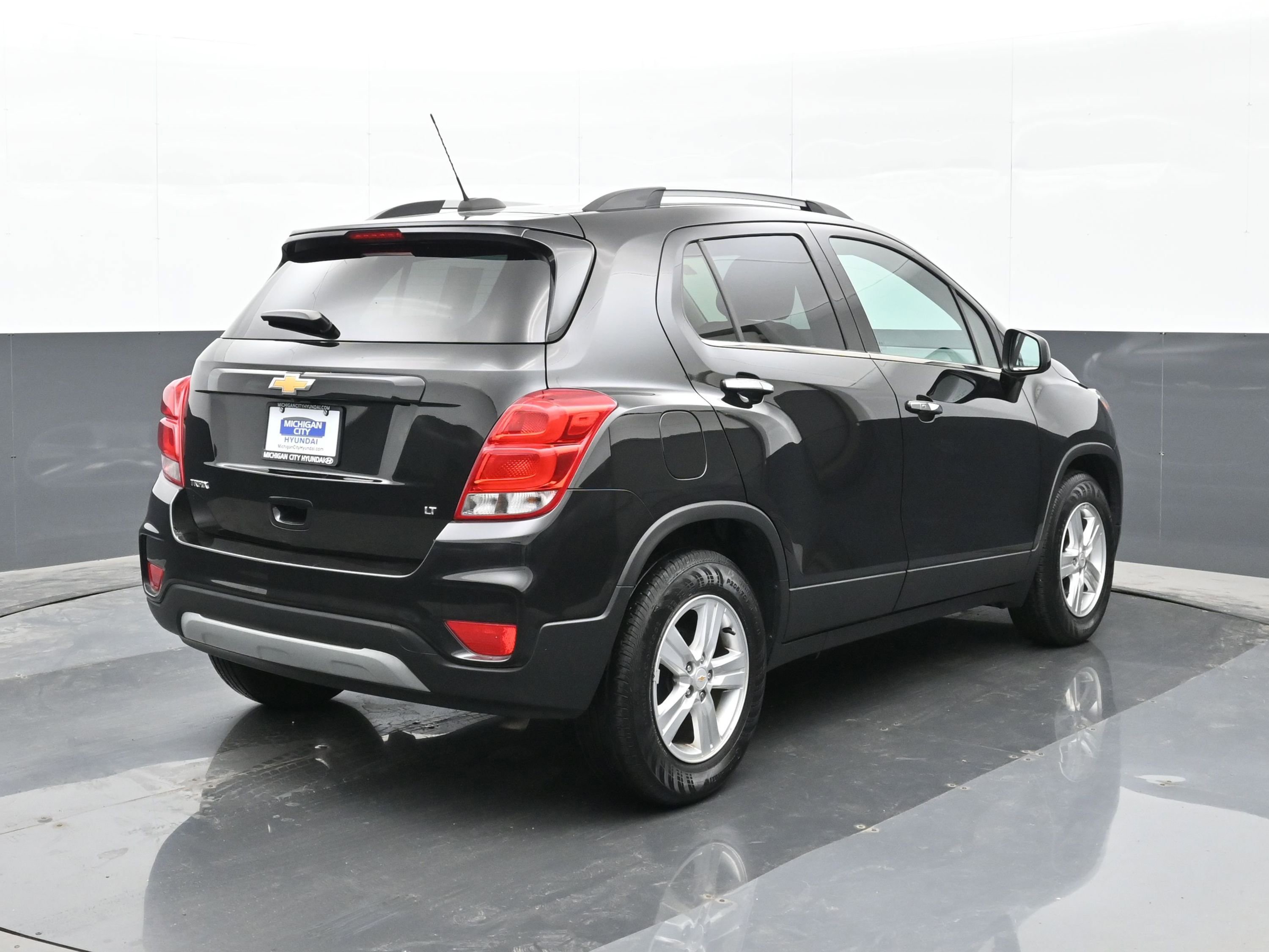 Used 2020 Chevrolet Trax LT w/ LT Convenience Package image 8