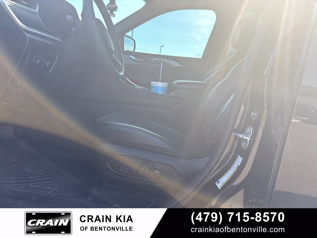 Used 2023 Jeep Grand Cherokee Altitude AWD/4WD image 8