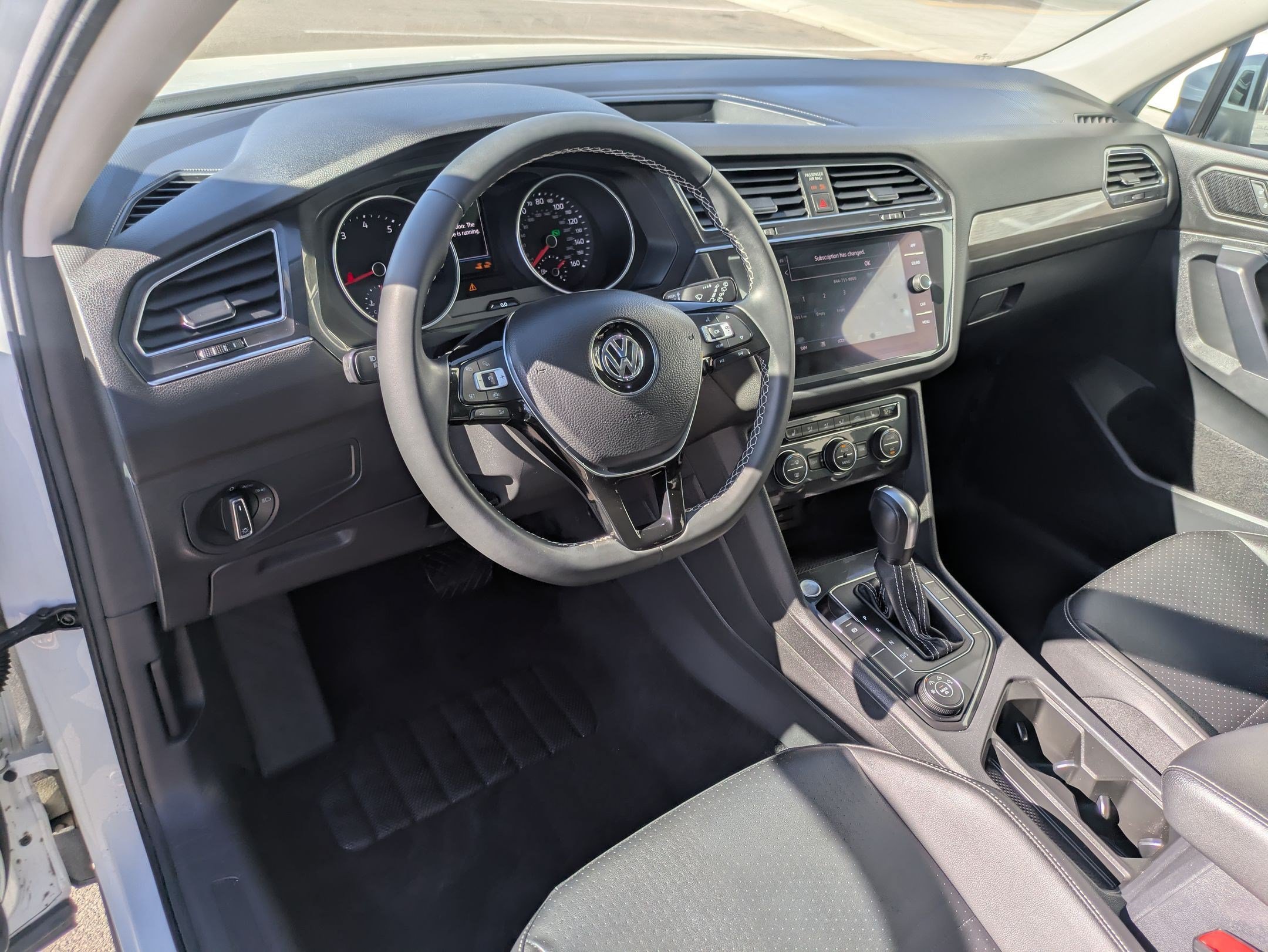 Used 2021 Volkswagen Tiguan SE w/ Panoramic Sunroof Package AWD/4WD image 17