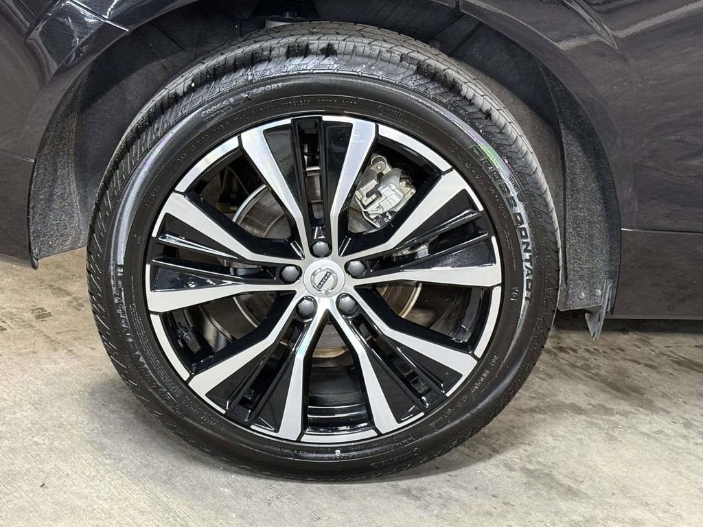 Used 2025 Volvo XC60 B5 Plus image 13