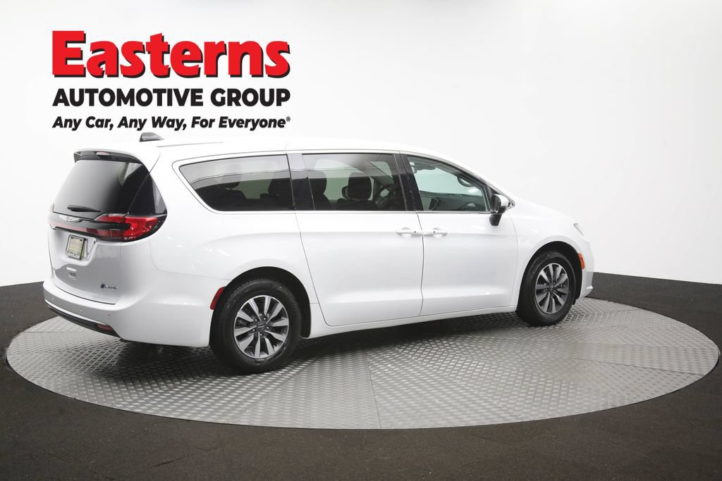Used 2023 Chrysler Pacifica Touring-L FWD image 45