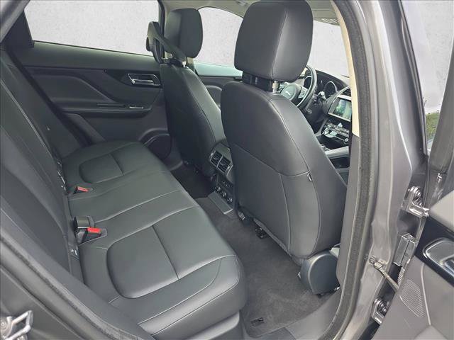 Used 2019 Jaguar F-PACE Premium AWD/4WD image 11