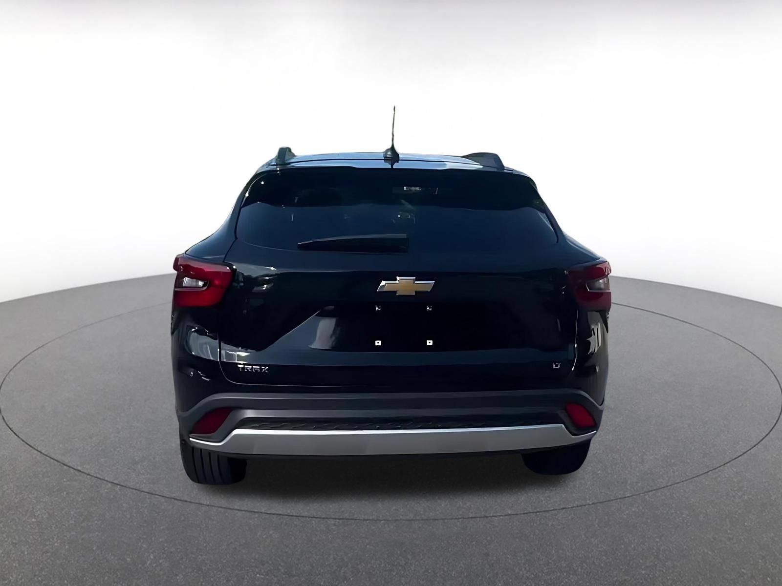 Used 2025 Chevrolet Trax LT FWD image 12