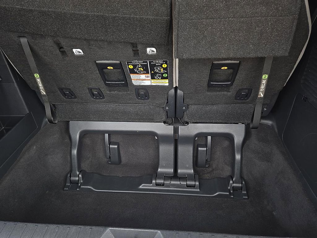 Used 2025 Toyota Sienna LE image 8
