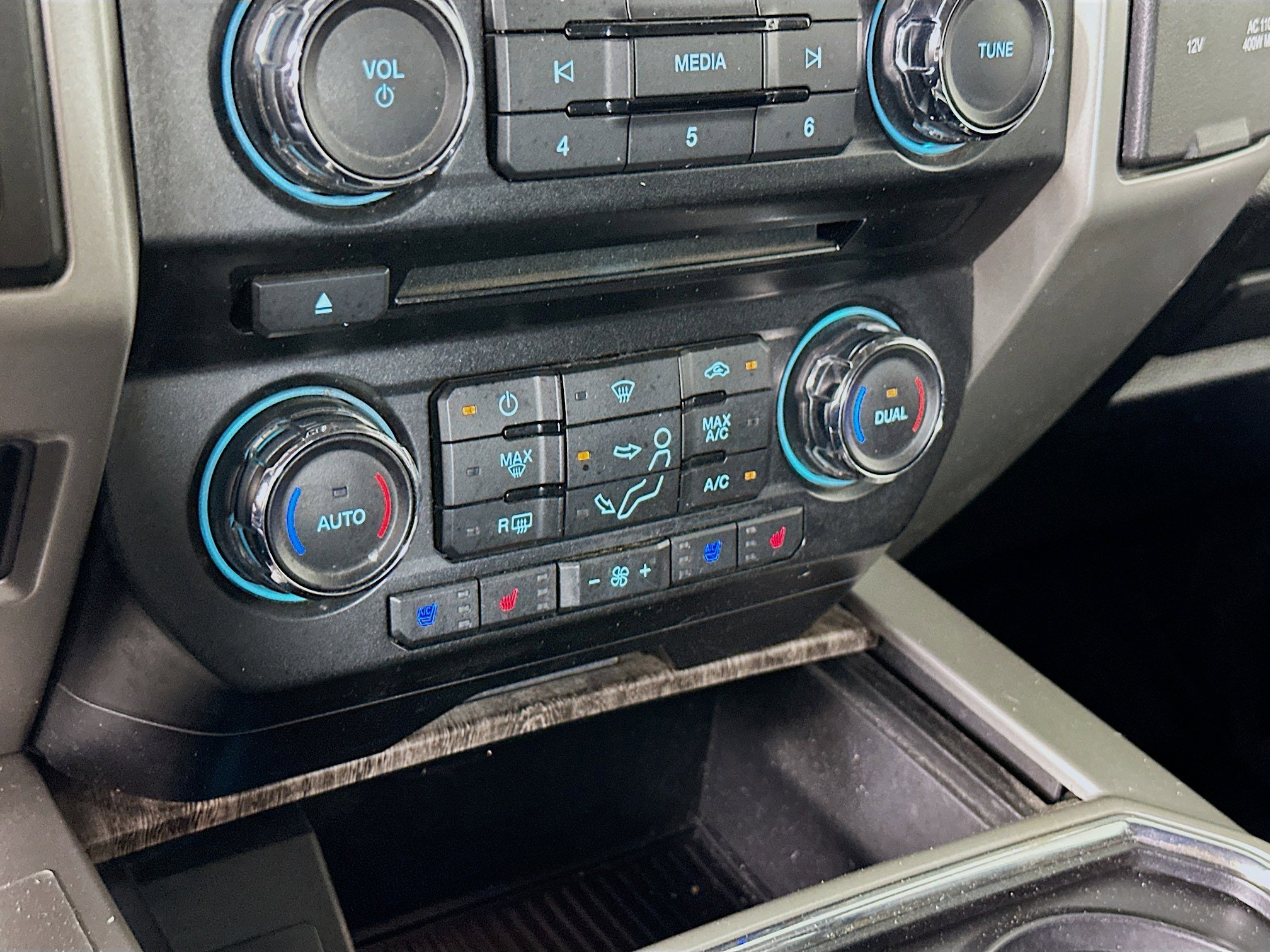 Used 2018 Ford F250 Lariat w/ Chrome Package image 23