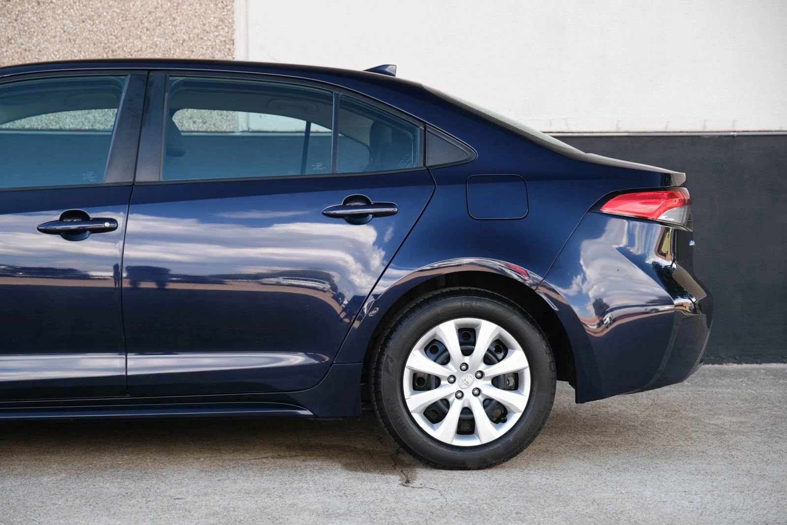 Used 2021 Toyota Corolla LE image 8