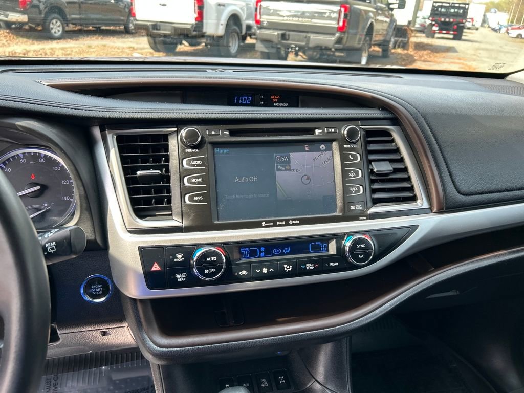 Used 2019 Toyota Highlander XLE image 18
