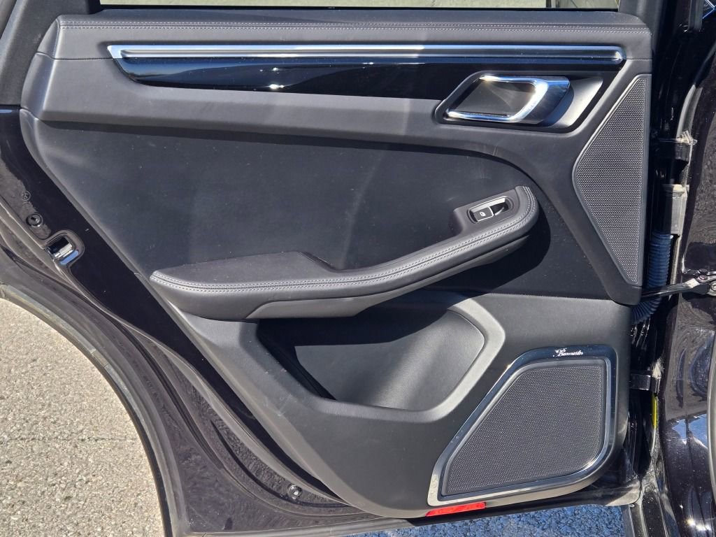 Used 2017 Porsche Macan Turbo image 33