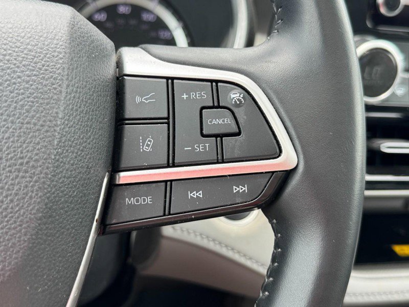 Used 2024 Toyota Highlander XLE AWD/4WD image 18
