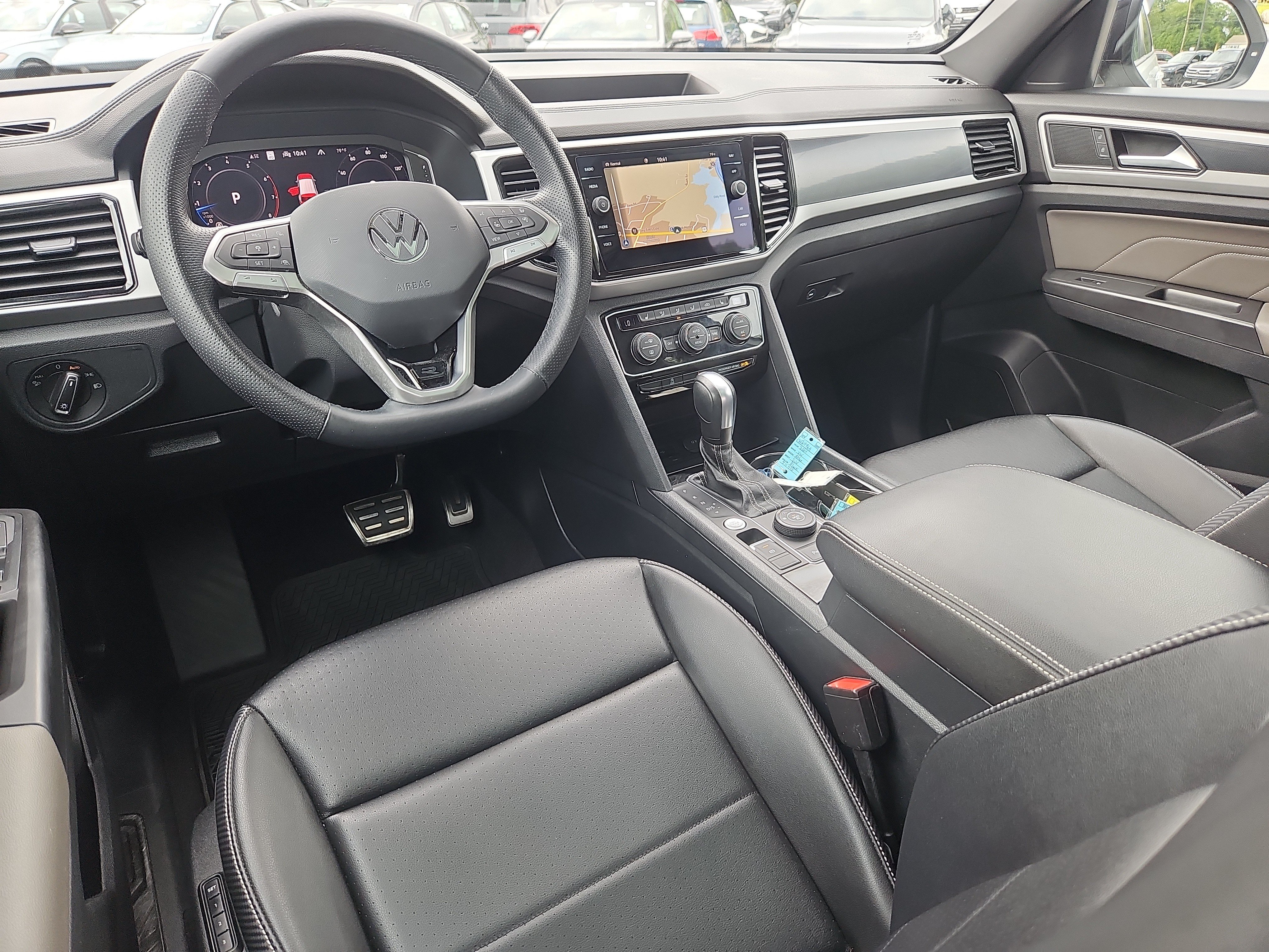 Certified 2023 Volkswagen Atlas Cross Sport SEL R-Line AWD/4WD image 4
