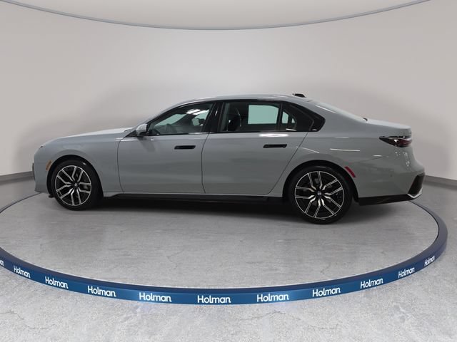 Used 2025 BMW 740i xDrive AWD/4WD image 8
