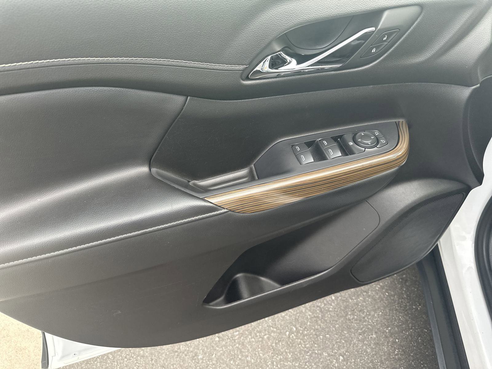 Used 2022 GMC Acadia SLE image 9