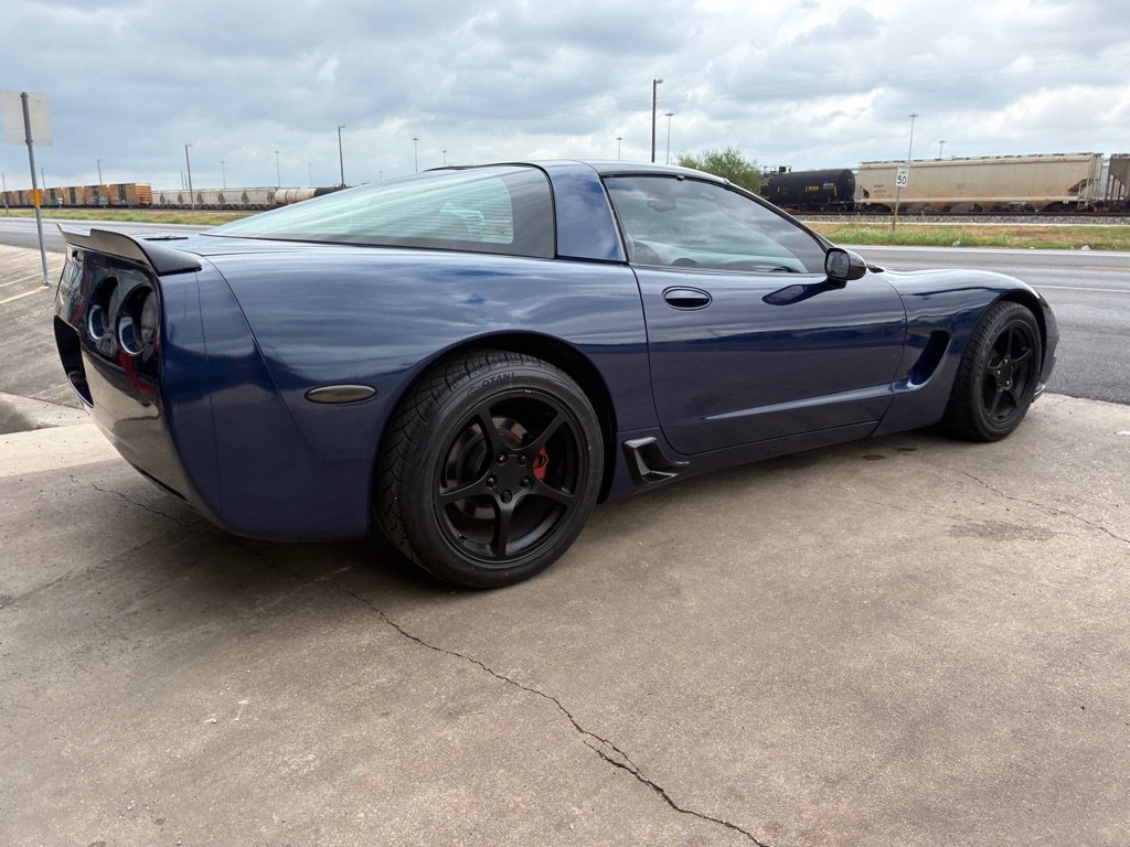 Used 2004 Chevrolet Corvette Coupe w/ Preferred Equipment Group RWD image 39