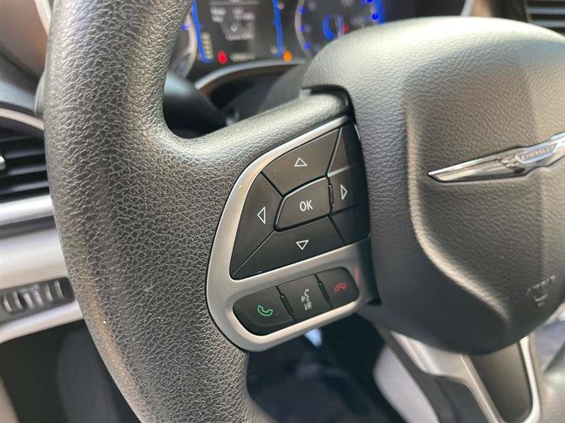 Used 2017 Chrysler Pacifica LX image 15