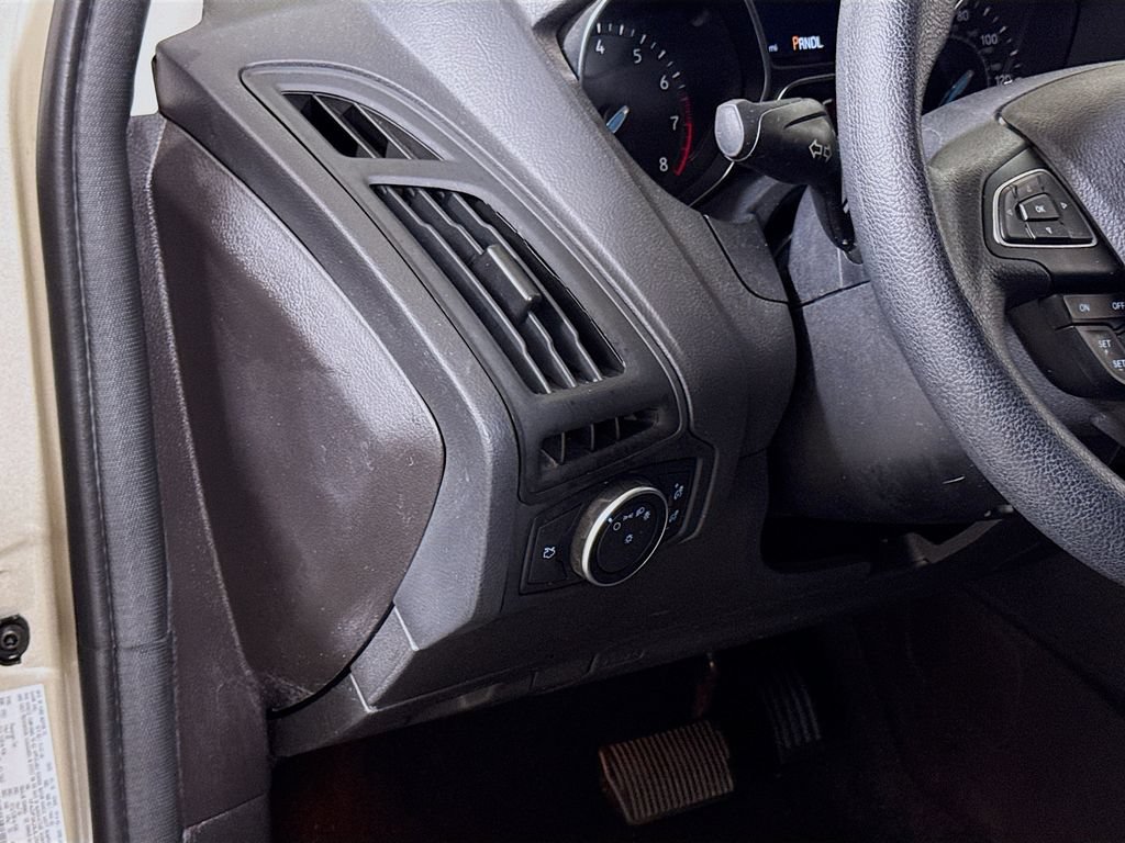 Used 2018 Ford Focus SE FWD image 8