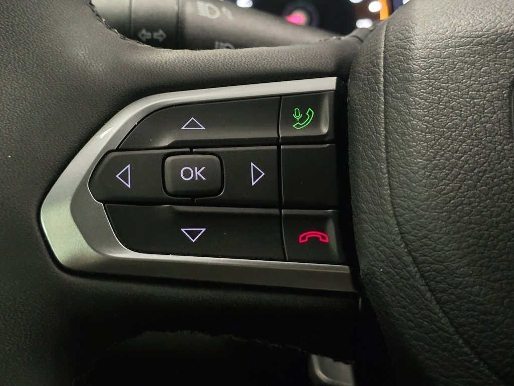 Used 2024 Jeep Compass Limited image 32