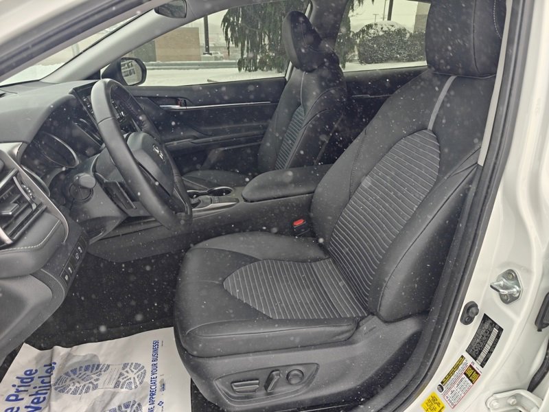 Used 2024 Toyota Camry SE image 10
