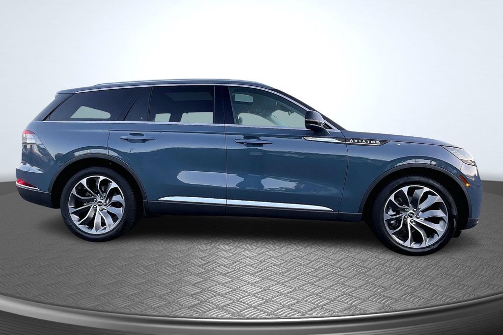 Used 2026 Lincoln Aviator Reserve w/ Luxury Package RWD image 4