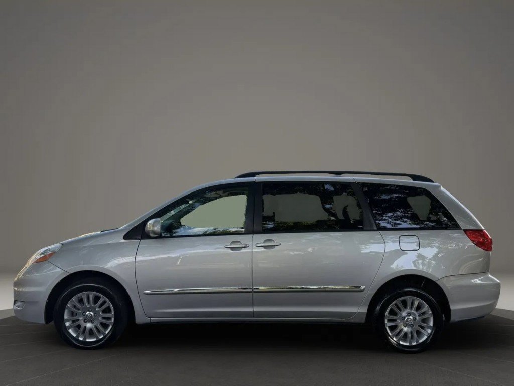 Used 2008 Toyota Sienna XLE AWD/4WD image 10
