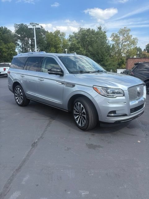 Certified 2023 Lincoln Navigator Reserve AWD/4WD image 3