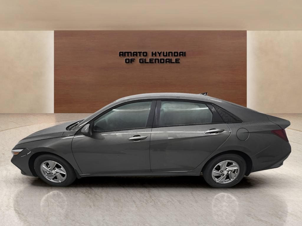 New 2026 Hyundai Elantra SE FWD image 3