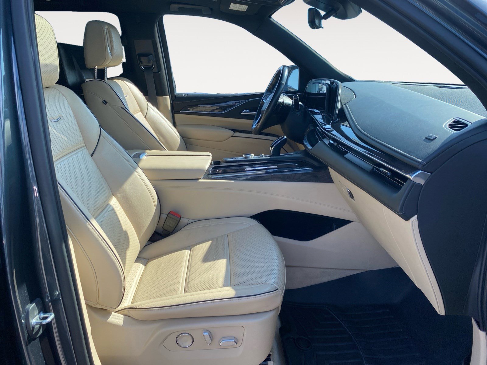 Used 2021 Cadillac Escalade ESV Premium Luxury image 13