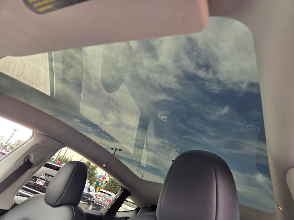Used 2023 Tesla Model Y Long Range image 11