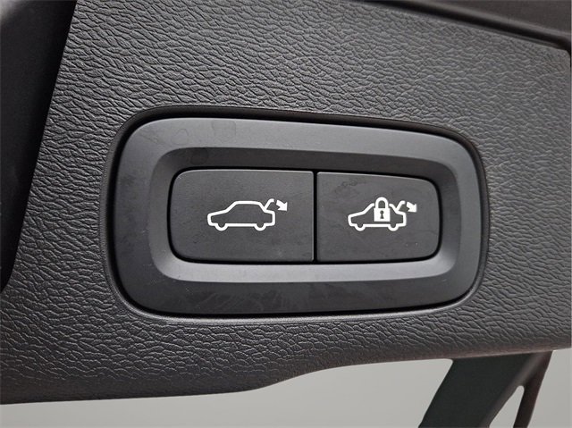 Certified 2025 Volvo XC60 B5 Plus image 27