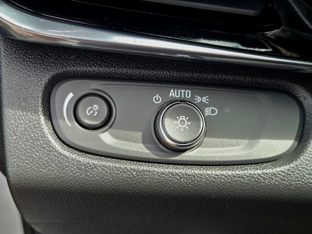 Used 2025 Buick Envista Sport Touring w/ Convenience I Package FWD image 26