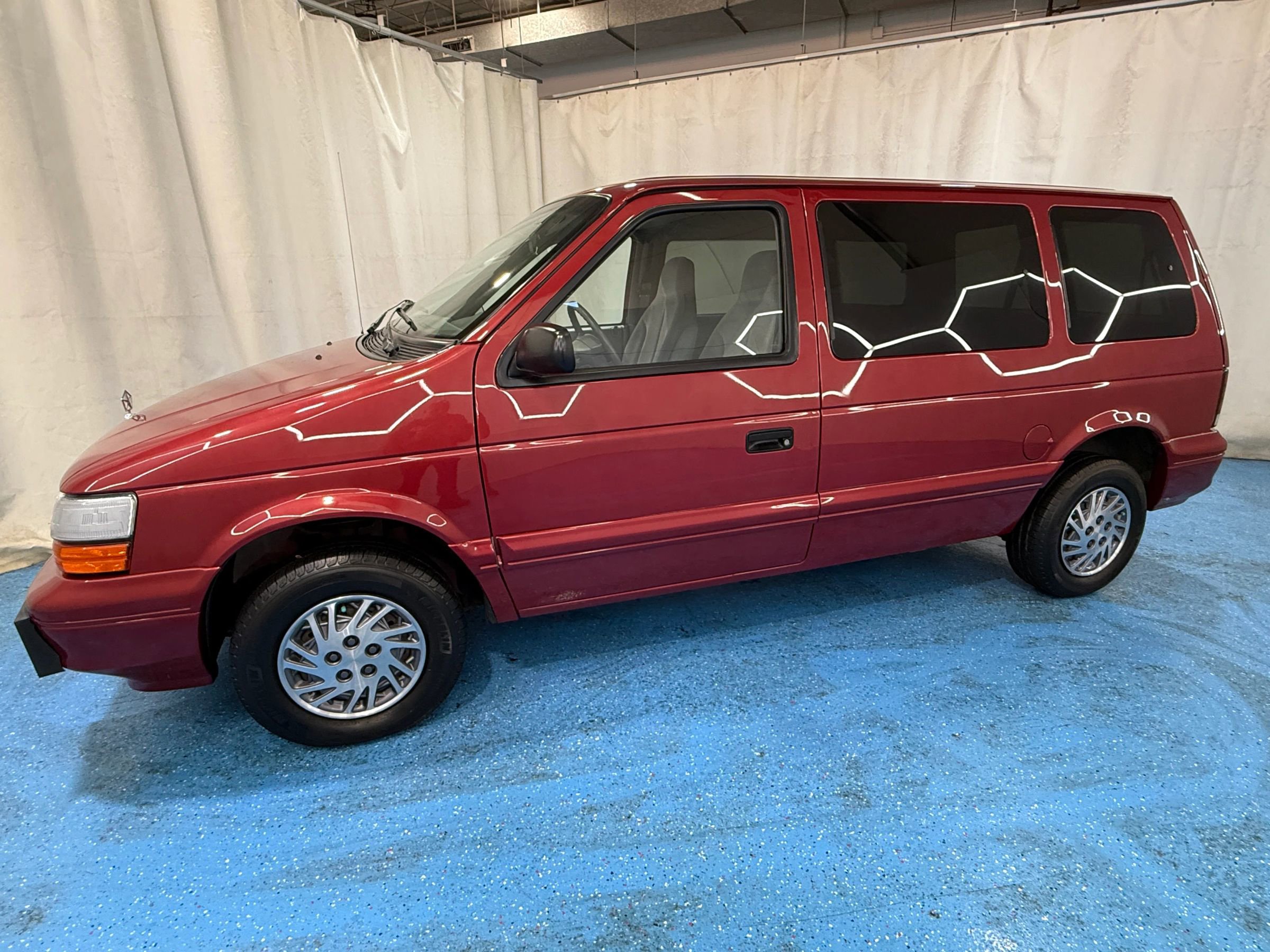 Used 1995 Dodge Caravan Minivan image 48
