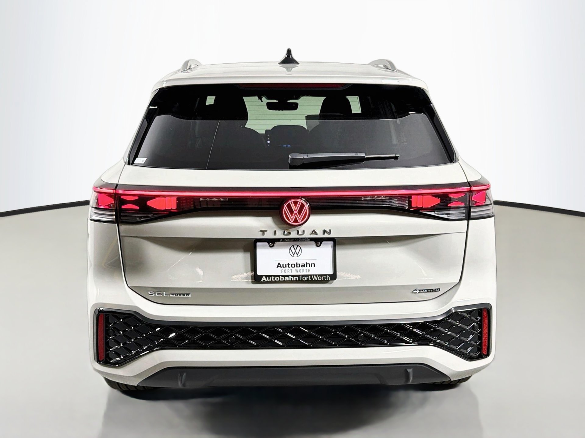 New 2027 Volkswagen Tiguan SEL R-Line AWD/4WD image 6
