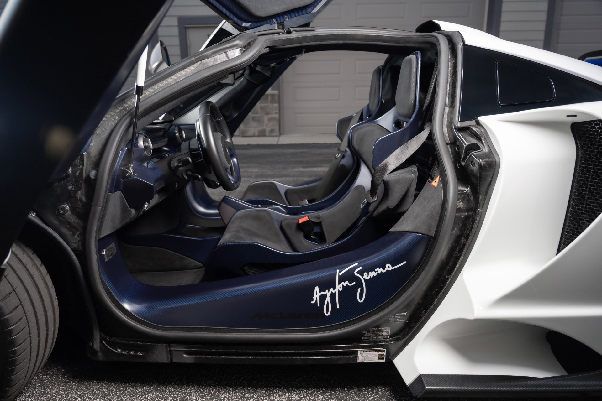 Used 2019 McLaren Senna RWD image 23