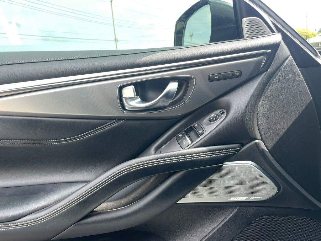 Used 2019 INFINITI Q60 3.0t Luxe w/ Essential Package image 12
