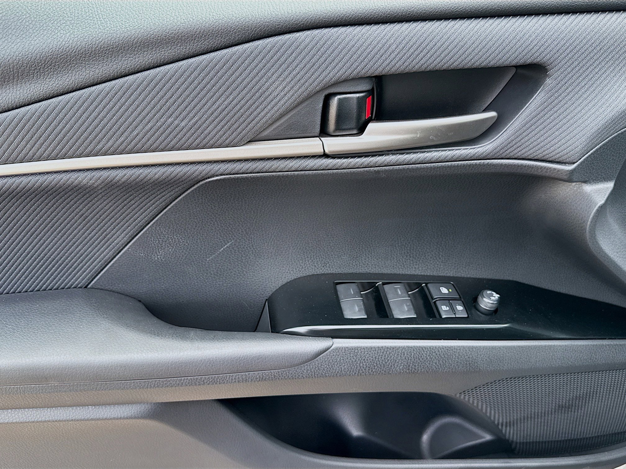 Used 2025 Toyota Camry SE image 23