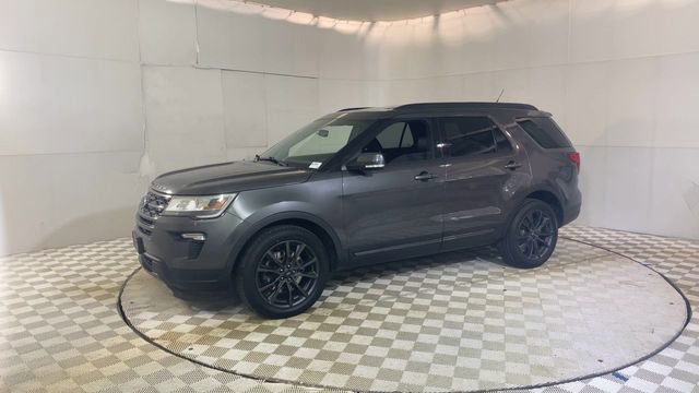 Used 2018 Ford Explorer XLT w/ Equipment Group 202A AWD/4WD image 4