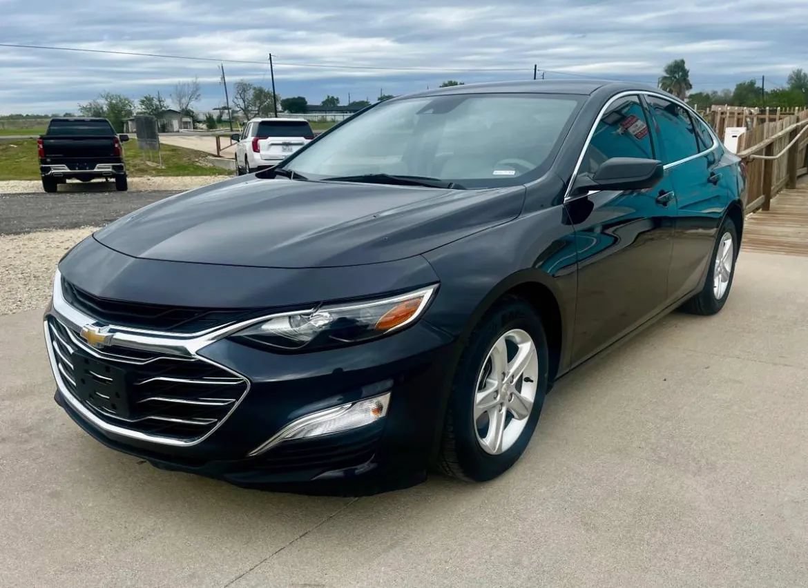 Used 2023 Chevrolet Malibu LS FWD image 2