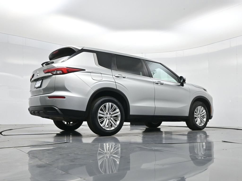 Used 2022 Mitsubishi Outlander ES image 40