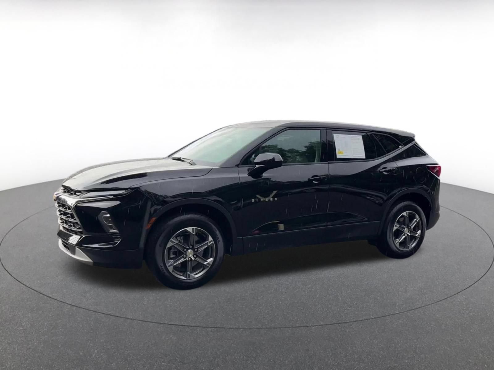 Used 2025 Chevrolet Blazer LT FWD image 8