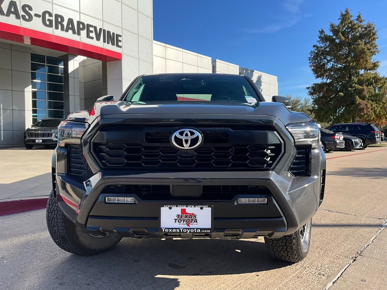 Used 2025 Toyota Tacoma TRD Off-Road image 4