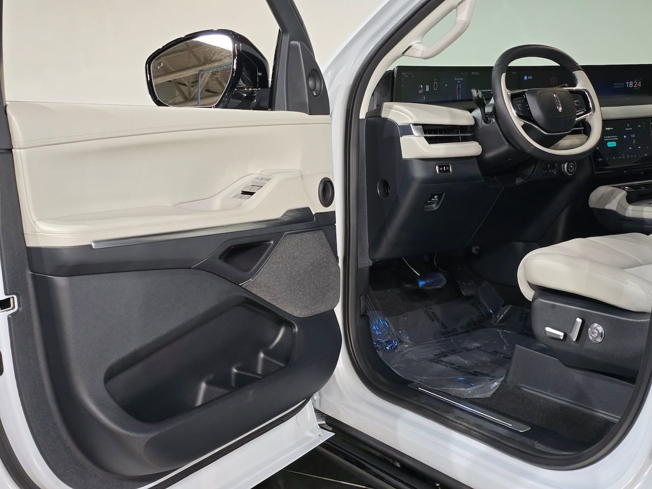 New 2025 Lincoln Navigator Reserve image 20